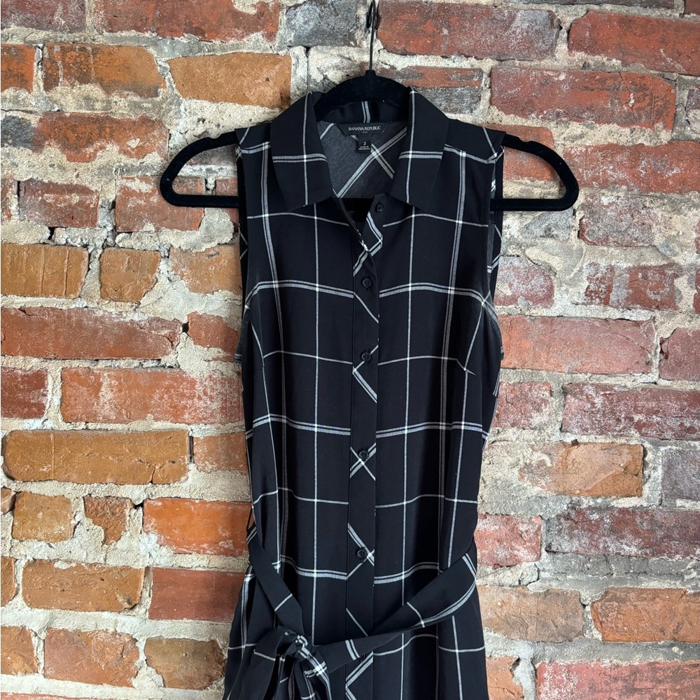 Banana Republic Black and White Sleeveless Midi Dress